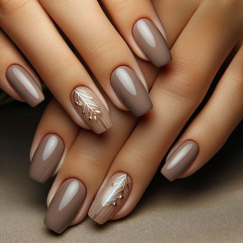 Nails Design Beige, Neutral Nails For Fall, Fall Nails Beige Brown, Beige Gold Nails, Brown And Beige Nails, Fall Nails Brown And Gold, Brown Beige Nails, Beige And Brown Nails, Brown Gold Fall Nails