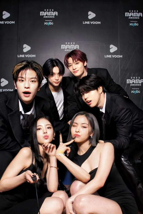 Stray Kids's Seungmin, Han, Felix, I.N and ITZY's Lia, Ryujin Lia And Seungmin, Felix And Ryujin, Itzy And Stray Kids, Itzy And Skz, Skz And Itzy, Jyp Nation, Hyunjin And In, Zombie Disney, Diy Haircut