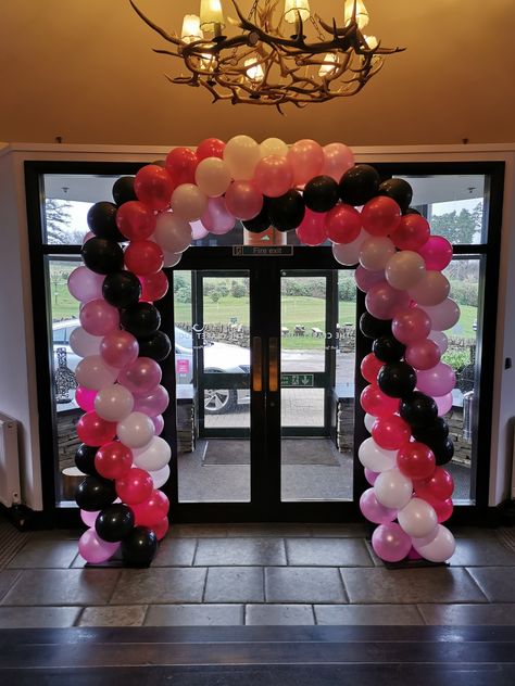 Interior Design Kitchen Contemporary, Kitchen Contemporary, Colour Contrast, Contrasting Colours, Balloon Arch, Design Kitchen, Birthday Gift Ideas, Balloon Decorations, Interior Design Kitchen