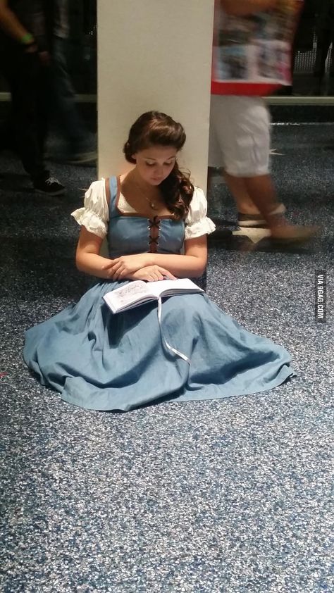 Here's where she meets prince charming, but she won't discover that it's him until chapter 3 Belle Cosplay, Belle Costume, Princess Cosplay, Disney Cosplay, Face Characters, Amazing Cosplay, Movie Costumes, Best Cosplay, Cool Costumes