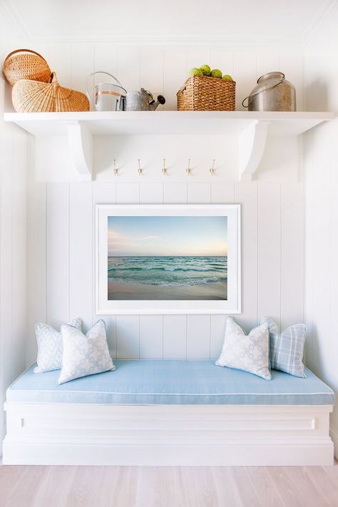 Modern Beach Cottage, Entry Nook, Beach Home Interiors, Beautiful Beach Houses, Beach House Interior Design, Beach Artwork, Tropical Home Decor, Beach Cottage Decor, Beach House Interior