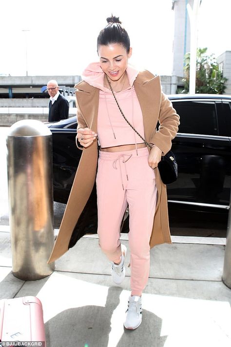 Jenna Dewan.. Sweat Set Outfits, Relax Outfit, Sweatsuit Outfits, Pink Sweatsuit, Matching Sweat Set, Matching Sweats, Sweats Outfit, Wardrobe Consultant, Jenna Dewan