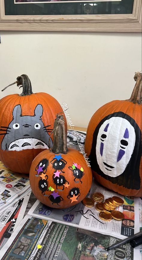 One Piece Pumpkin Painting, Anime Painted Pumpkins, Soot Sprite Pumpkin, Calcifer Pumpkin Painting, Pumpkin Painting Ideas Studio Ghibli, Totoro Pumpkin Painting, Pumpkin Painting Anime, Studio Ghibli Pumpkin Painting, Painted Pumpkins Characters