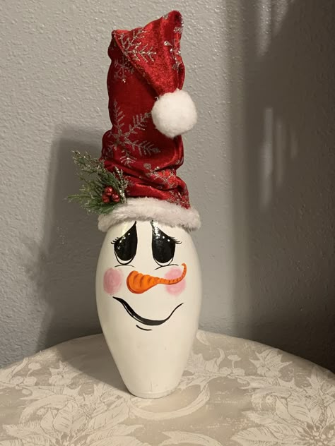 Painted Bowling Pins Christmas, Santa Bowling Pin, Gnome Bowling Pin, Bowling Pin Gnome, Bowling Pin Snowman, Bowling Pins Ideas Projects, Bowling Pins Ideas, Bowling Ball Crafts, Bowling Pin Crafts