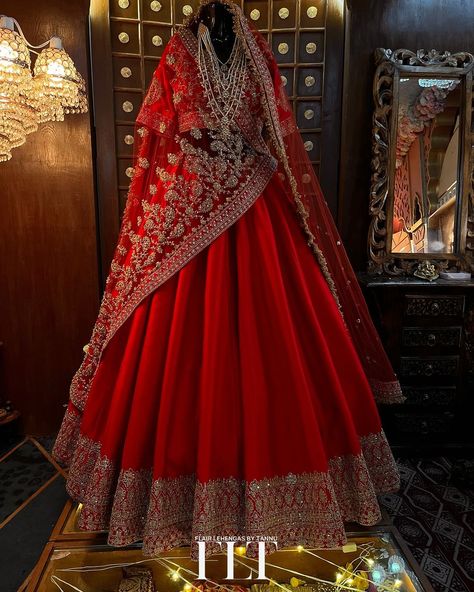 FLT | FLT ❤️ | Instagram Pure Red Bridal Lehenga, Bride Lehenga Indian, Lehengas Designs, Red Wedding Lehenga, Wedding Lengha, Red Bride, Latest Bridal Lehenga Designs, Wedding Trousseau, Lehenga Design