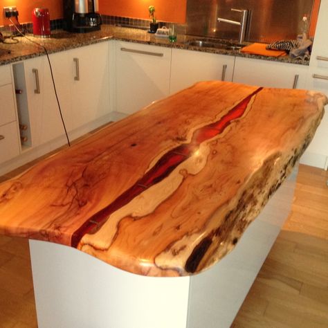 Kitchen island with live edge Yew and dark Amber resin. By Green Tree Furniture. Adirondack Kitchen, Live Edge Countertops, Homemade Kitchen Island, Homedesign Ideas, Log Furniture Plans, Driftwood Furniture, Kitchen Island On Wheels, Wood Slab Table, Wood Furniture Plans