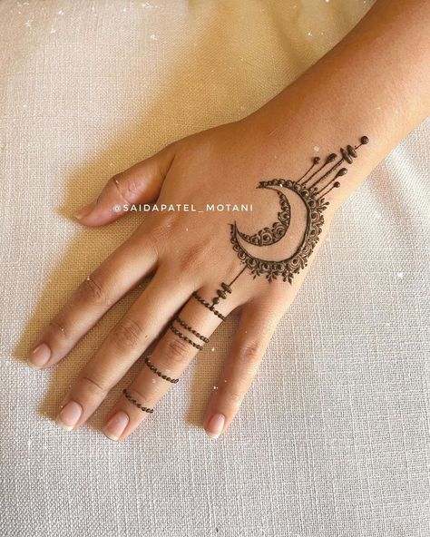 Henna Designs Hand Arabic, Mehendi Designs For Hands Full, Modern Mehndi Design, Mehendi Designs For Hands, Rajasthani Mehndi, Short Mehndi Design, Modern Mehndi, Hijab Ideas, Henna Style Tattoos