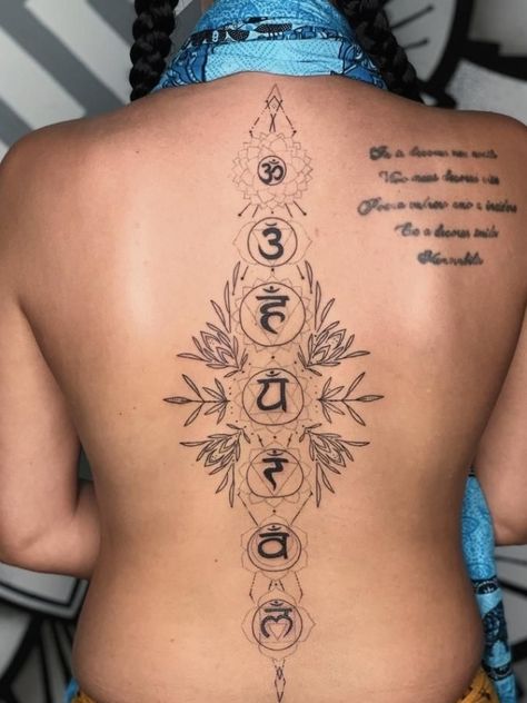 Tattoo Ideas Inspiration, Flower Spine Tattoos, Spine Tattoo Ideas, Tato Minimal, Chakra Tattoo, Polynesian Tattoos, Small Pretty Tattoos, Geometric Tattoos, Petite Tattoos