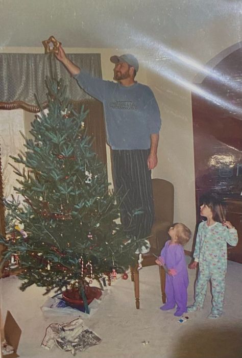 Grandma Christmas Aesthetic, Poor Christmas Aesthetic, Vintage Nostalgia Aesthetic, Christmas Early 2000s, 2010s Christmas Nostalgia, Childhood Christmas Aesthetic, 2010s Christmas, Christmas Nostalgia 2000s, 2000s Christmas Aesthetic