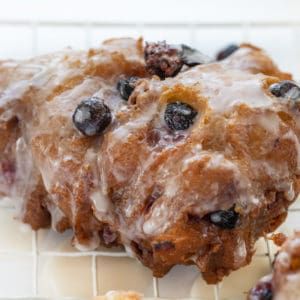 Blueberry Fritters Recipe, Blueberry Fritters, Gourmet Keto, Blueberry Sweet Rolls, Fresh Blueberry Recipes, Blueberry Lemon Scones, Keto Blueberry, Banana Fritters, Lemon Scones