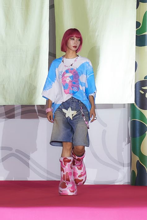 Streetwear Fashion Japan, Japan Hypebeast, Streetwear Runway, Pink Astronaut, Bape Outfits, Photo Mode, High Top Boots, Rainbow Fashion, Japanese Streetwear