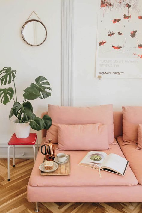 These Stunning Custom Couches Are Really Just IKEA Sofas in Disguise #SOdomino #room #interiordesign #furniture #table #livingroom #coffeetable #couch #pink #peach #green Rosa Sofa, Söderhamn Sofa, Custom Couches, Ikea Sofa Covers, Ikea Sofas, Ikea Couch, Pink Couch, Ikea Sofa, Corner Sofa Set