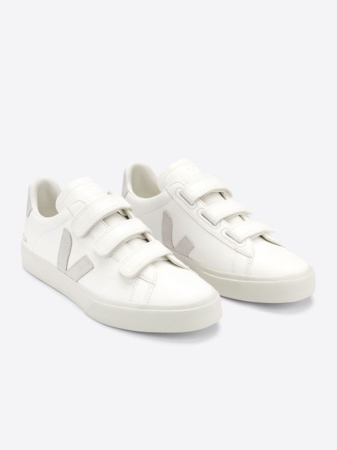 Recife Chromefree . Extra white and Natural - Betina Lou Veja Sneakers Recife, Velcro Veja, Veja Velcro, Vans Shoes Fashion, Birthday 2023, Veja Shoes, Velcro Sneakers, Classy Shoes, Hype Shoes