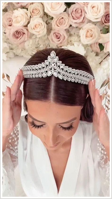 Winter Bridal Hair Accessories - Running Out of Time? Stop looking and buy them from Amazon.com - Visit TODAY!! Wedding Hairstyles With Crown, Hand Fans For Wedding, Bridal Tiaras, Hair Accessories Pins, Wedding Hands, Boutique Couture, Dream Wedding Ideas Dresses, Hair Comb Wedding, Wedding Tiara