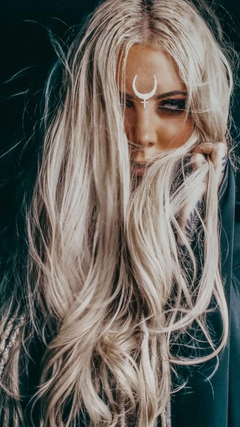 In This Moment Wallpaper Band, Angel Goddess, Maria Brink, Heavy Metal Girl, Hair Streaks, Scream Queens, Metal Girl, Inspirational Women, This Moment