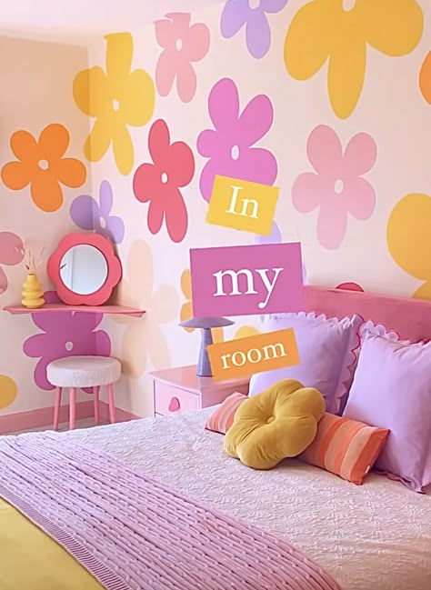 Yellow Painted Rooms, Bestie Apartment, Purple And Yellow Bedroom, Yellow Girls Room, Arizona Apartment, Dopamine Home, Yellow Kids Rooms, Girls Shared Bedroom, Girls Room Makeover