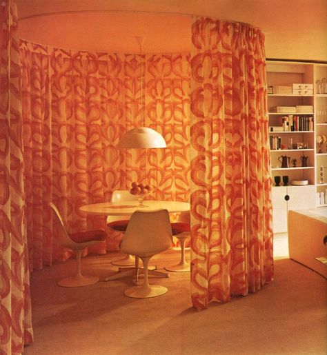 70s Room, 70s Interior Design, 70s Interior, Retro Interior Design, Decor Plants, Plants Ideas, 70s Home, 70s Home Decor, Hippie Home Decor