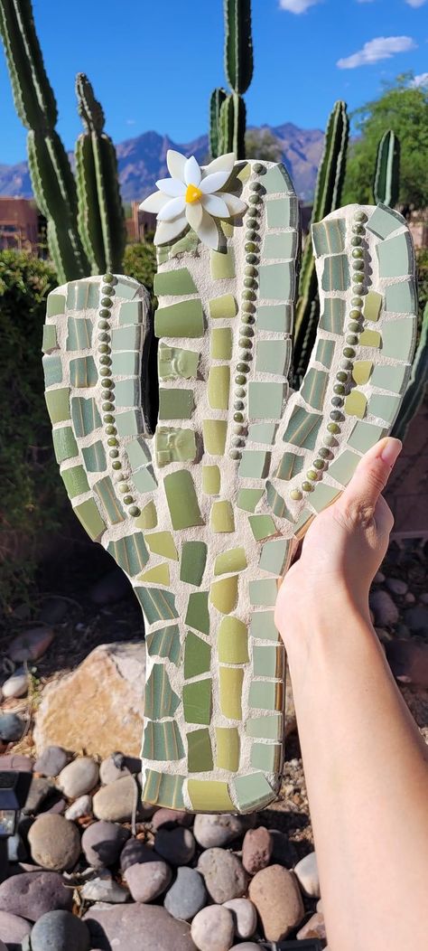 Mosaic Cactus, Kids House Garden, Mosaic Art Diy, Mosaic Table Top, Mosaic Garden Art, Mosaic Madness, Mosaic Art Projects, Desert Design, Mosaic Tile Art