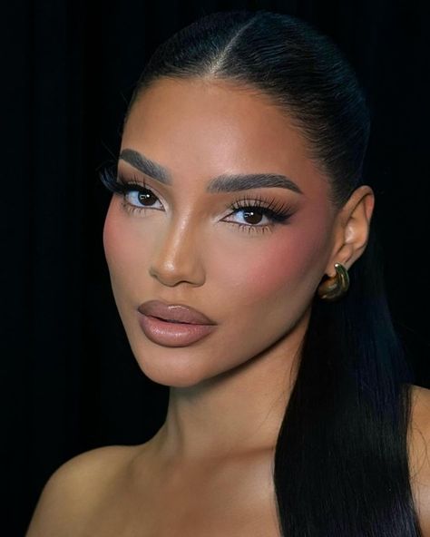 Nice Glam Makeup, Make Up Sera, Soft Glam Hairstyles, Make Up Look For Prom, Soft Glam Makeup Blonde, Grad Picture Makeup, Make Up Dark Hair, Bridal Glam Makeup Brown Eyes, Black Bridal Makeup Dark Skin