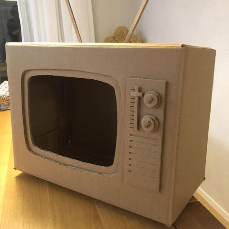 Tv Made Out Of Cardboard, Tv Head Cosplay Cardboard, Tv Head Cosplay Diy Cardboard, Tv Head Cardboard, Cardboard Tv Diy, How To Make A Tv Head Out Of Cardboard, Fun Things To Make Out Of Cardboard, Cardboard Tv Head, Cardboard Television