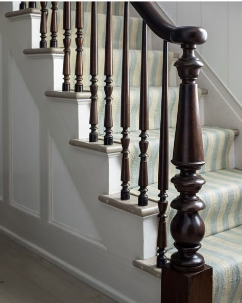 Beautiful Stair Railings, Dark Wood Bannister, Vintage Railings For Stairs, English Country Staircase, Timeless Stair Railing, Traditional Stair Railing, Old House Staircase, Brown Staircase, Concepts Architecture