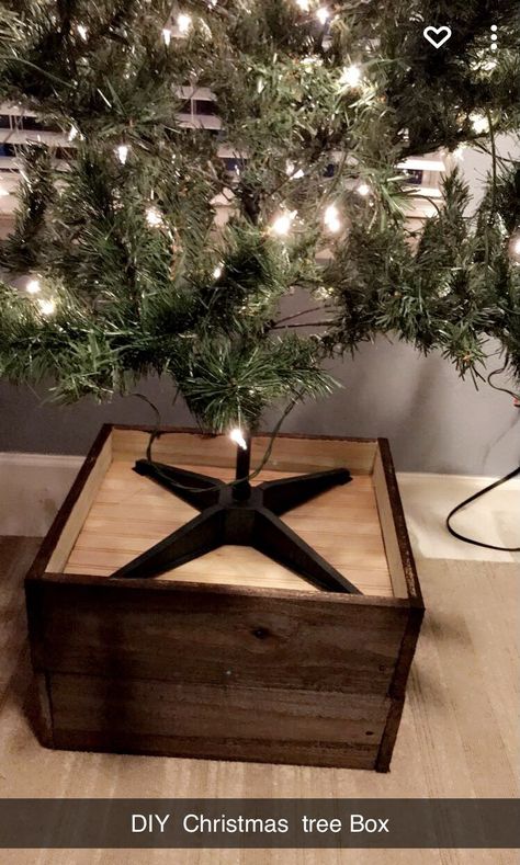 Box Christmas Tree Stand, Christmas Tree Box Stand Diy Pallet, Christmas Tree Pedestal, Diy Tree Box Stand, Platform For Christmas Tree, Wood Christmas Tree Stand, Christmas Tree Platform Ideas, Christmas Tree Riser Diy, Christmas Tree Box Diy