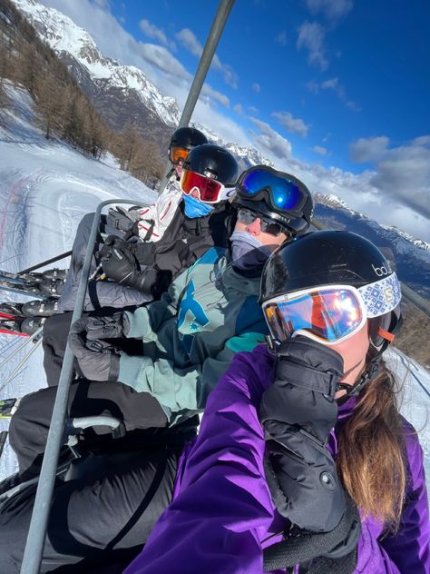 Skiing Selfie, Ski Selfie, Ski Photos, Ski Vibes, Ski Aesthetic, Friends Selfie, Sk Ii, Ski Lift, Shepherd Puppies