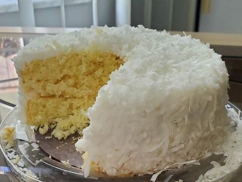 Pineapple Dream Cake, Coconut Sweetened Condensed Milk, Cake Mix Cupcakes, Pina Colada Cake, Coconut Cream Cake, Chocolate Poke Cake, Cake Tips, Chocolate Peanut Butter Cake, Recipes With Whipping Cream