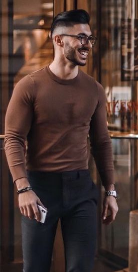 Mens Brown Sweater Outfit, Brown Longsleeve Outfit, Deep Autumn Men Outfits, Brown Sweater Outfit Men, Brown Tshirt Outfit, Turtleneck Outfit Winter, Long Sleeves Outfit Men, Minimalist Wardrobe Men, Brown Top Outfit