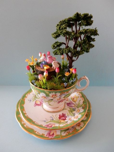 Teacup Diorama, Yea Cup, Fairy Teacup Garden, Fairy Teacup, Tea Cups Diy, Cup And Saucer Crafts, Floating Tea Cup, Tea Cup Art, Teacup Gardens