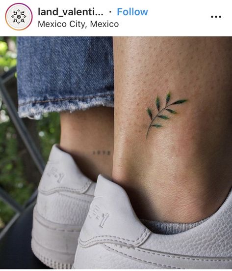 Leaf Plant Tattoo, Ankle Plant Tattoo, Minimalist Plant Tattoo, Bali Tattoo, Toe Tattoos, Heart Tattoo Wrist, Piercing Inspiration, Tattoo 2024, Leaves Embroidery