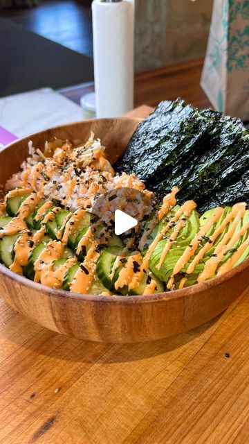 Mayra Wendolyne | Low Carb Love on Instagram Cucumber Pickled, Keto Sushi, Low Carb Sushi, Sushi Bowl Recipe, Low Carb Love, Avocado Rice, Avocado Cucumber, Cauli Rice, Seaweed Snacks