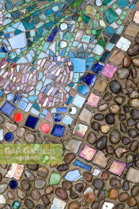 Mosaic paving detail Backyard Paths, Mosaic Walkway, Stone Garden Paths, Paving Ideas, Crazy Paving, Mosaic Stepping Stones, Mosaic Garden Art, Rock Garden Design, Garden Paving