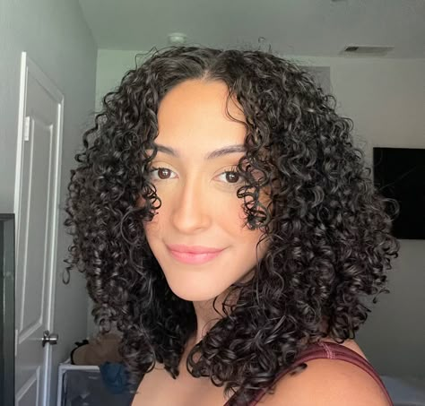 Short Curls 3b, Short Curly Haircuts For Round Faces 3b, Shoulder Length 3b Hair, 3b Haircut, Short 3b Hair, Curl Aesthetic, Curly Hair Cuts 3b, Short Curly Hair 3b 3c, Bang Haircuts