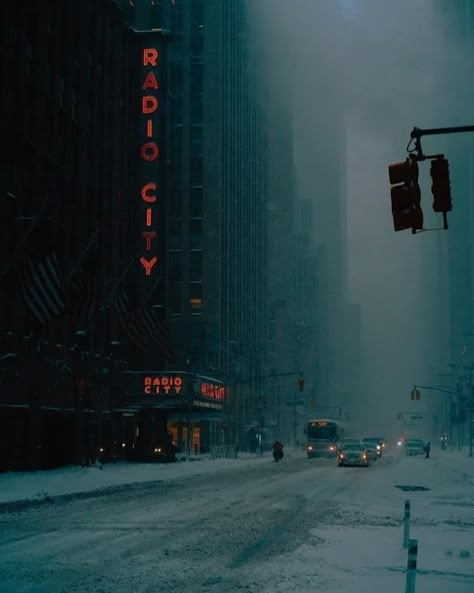 Dark New York, 35 Mm Photography, Toronto At Night, City Life Photography, Dark Street, Moody Photography, Lucid Dreams, Story Aesthetic, Vanishing Point