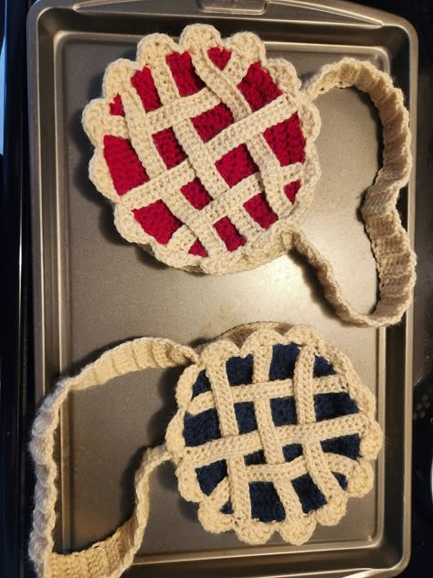 "THIS ITEM IS HANDMADE AND MADE TO ORDER: PLEASE ALLOW 1-2 WEEKS FOR SHIPPING Pattern created by: The Stitching Shoppe Choose between Cherry or Blueberry pie! All pies baked with love! <3 Fits my hand and then some, surprising amount of room! 7\" across 7\" height 8\" strap length" Crochet Baking Gifts, Pie Crochet Bag, Crochet Pie, Baked With Love, Crochet Mushroom, Crochet Design Pattern, Crochet Clothing And Accessories, Crochet Food, Kawaii Crochet