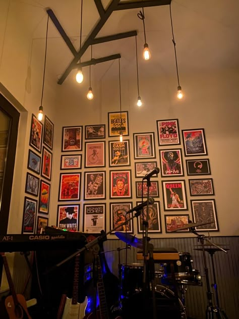 Music Room Lights, Cafe With Stage, Podcast Room Aesthetic, Open Mic Night Aesthetic, Music Business Aesthetic, Open Mic Aesthetic, Open Mic Stage, Jamming Out To Music Aesthetic, Mic Aesthetic