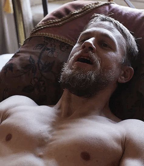 Charlie Hunnam Girlfriend, Charlie Hunnam King Arthur, Charlie Hunnam Gif, Henry Cavill Tumblr, Hayley The Originals, Charlie Matthews, Hot Army Men, Cute Guy Pics, Girls Aloud