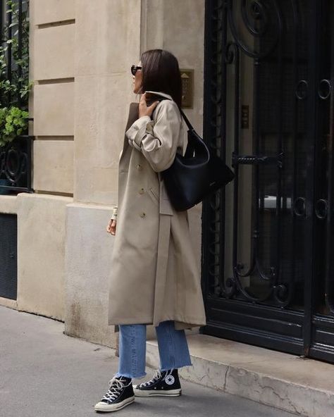 Ootd Trench, Rainy Paris, Paris September, Trainers Outfit, Fashion Capsule Wardrobe, Fashion Capsule, Looks Street Style, Fashion 101, Cool Fits