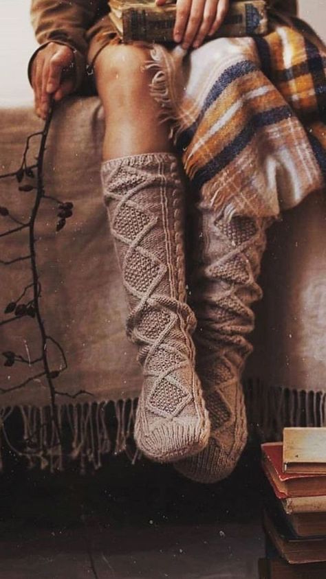 Mode Hippie, Cozy Aesthetic, Fall Inspo, Fall Feels, Autumn Cozy, Autumn Aesthetic, Knee High Socks, Comfy Cozy, Looks Style