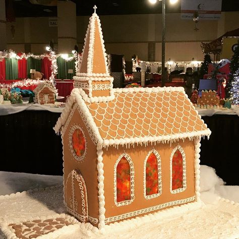 Nativity Gingerbread House, Gingerbread Church Ideas, Gingerbread Chapel, Church Gingerbread House, Gingerbread House Funny, Cathedral Gingerbread Houses, Gingerbread Church, Haunted House Gingerbread, Gingerbread Cathedral