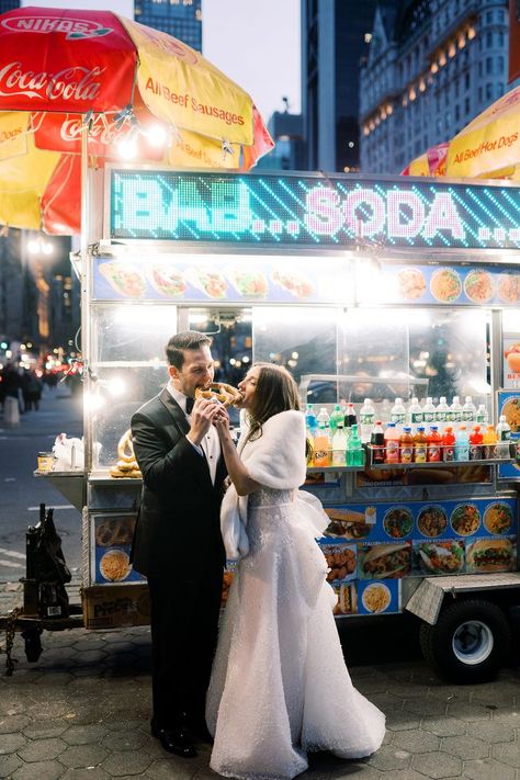 New York Wedding Pictures, Bar Wedding Aesthetic, Nyc Save The Date Ideas, New York Aesthetic Wedding, Nyc Wedding Photoshoot, New York City Wedding Photos, New York City Wedding Aesthetic, Wedding In The City, New York Wedding Photos