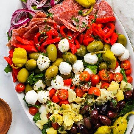 Antipasto Salad - Fetty's Food Blog Antipasto Platter Salad, Easy Antipasto Platter, Anti Pasta Platter, Antipasta Salads, Pasta Platter, Easy Work Lunches, Antipasto Pasta Salad, Anti Pasta, Easy Lunches For Work