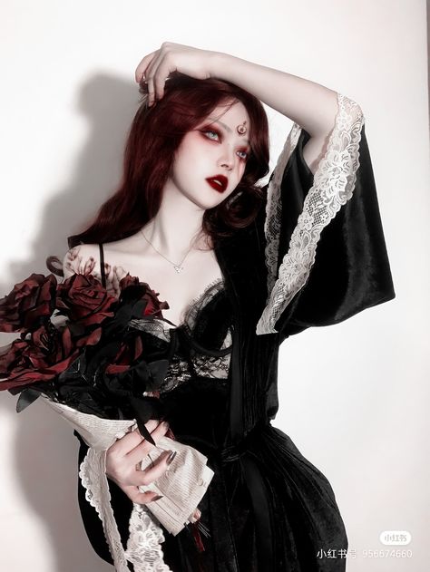 Female Vampire Cosplay, Vampire Aesthetic Outfit Woman, Female Vampire Outfit, Vampire Girl Aesthetic, Female Vampire Aesthetic, Vampire Poses Reference, Goth Princess Aesthetic, Vampire Poses, Princess Aesthetic Outfits