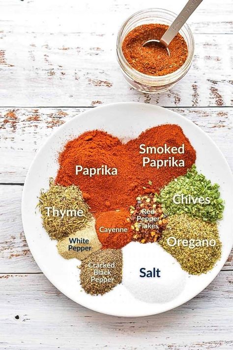 Easily add delectable Cajun flavors to meat, seafood, pasta, and other dishes with this homemade low FODMAP Cajun Seasoning! Sometimes also referred to as Creole seasoning mix, this Cajun-inspired spice blend only takes 5 minutes to throw together and is naturally Paleo and Whole30. #goodnomshoney #lowFODMAP #cajun #creole #seasoningmix #spicemix #spiceblend #paleo #whole30 #spices Cajun Seasoning Mix, Fajita Seasoning Recipe, Easy Chicken Fajitas, Homemade Taco Seasoning Recipe, Homemade Cajun Seasoning, Homemade Fajita Seasoning, Taco Seasoning Recipe, Seasoning Recipe, Fajita Seasoning