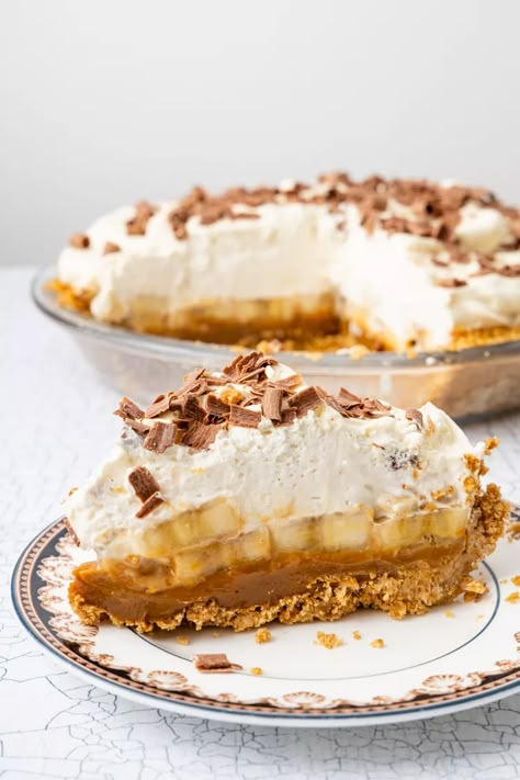 Pie Cake Recipe, Banoffee Pie Recipe, Banoffee Pie, Banana Cream Pie, Simply Recipes, Pie Cake, Banana Cream, Chocolate Shavings, Pies And Tarts