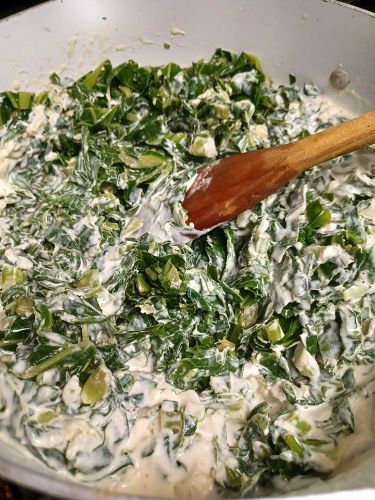 Collard Green Recipes Healthy, Creamed Collard Greens Recipe, Creamy Collard Greens Recipe, Canned Collard Greens Recipe Easy, Creamed Collard Greens, Recipes Using Collard Greens, Leftover Collard Greens Recipe, Frozen Collard Greens Recipe, Southern Mixed Greens Recipe