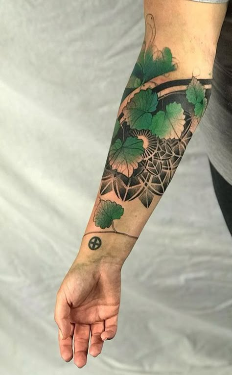 Dzo Lama, Joy Tattoo, Forearm Flower Tattoo, Green Tattoos, Small Forearm Tattoos, Tattoos Mandala, Forearm Tattoo Design, Floral Tattoo Sleeve, Geniale Tattoos