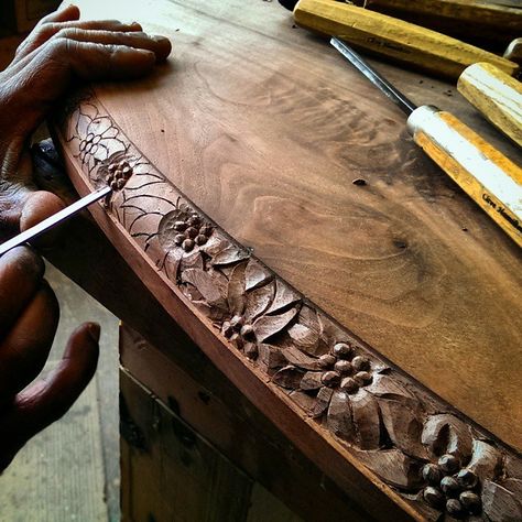 Wood Carving Art Aesthetic, Wood Carved Furniture, Woodcarving Aesthetic, Wood Carving Table, Ornamental Wood Carving, Bali Furniture Carved Wood, Medieval Wood Carving, Carving Furniture, Wood Carving Art Sculpture