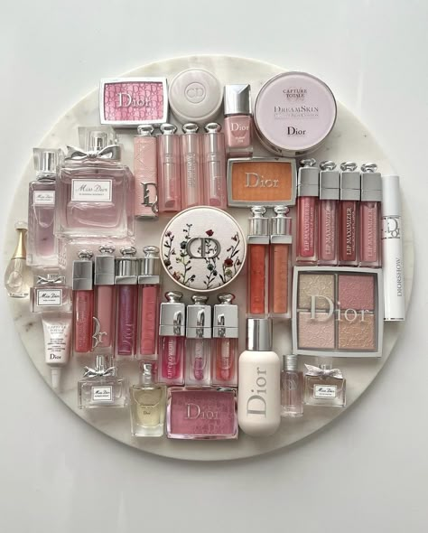 Koleksi Makeup, Alat Makeup, Dior Lip Glow, Makeup Bag Essentials, Basic Makeup, Makeup Aesthetic, Fancy Makeup, Makeup Needs, Dior Makeup